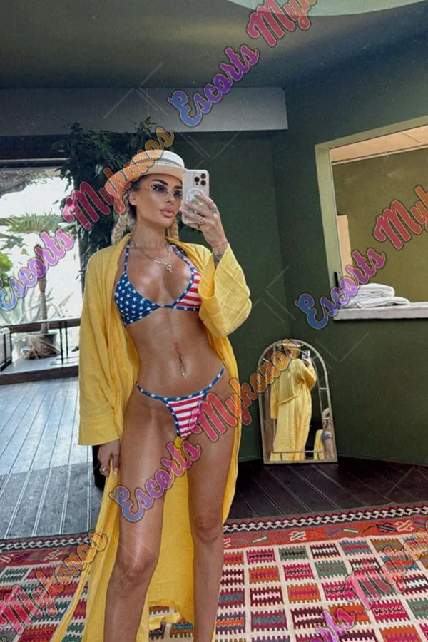 Elli Fox — Russian escort in Mykonos