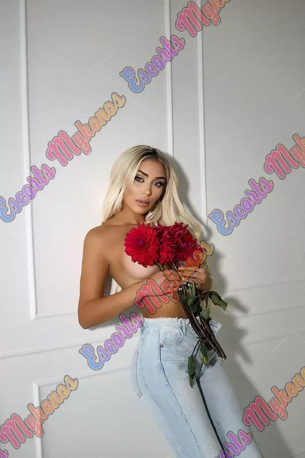 Victoria Fox — Russian escort in Mykonos